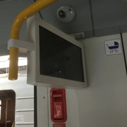obudowa monitora LCD w metrze
